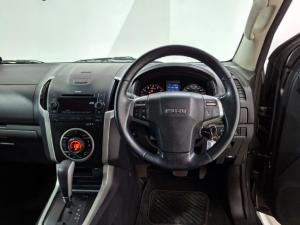Isuzu KB 300D-Teq double cab LX auto - Image 12