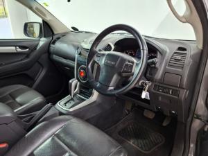 Isuzu KB 300D-Teq double cab LX auto - Image 5