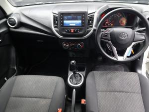 Toyota Vitz 1.0 XR manual - Image 8