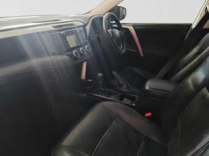 Toyota RAV4 2.0 GX auto - Image 17