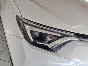 Toyota RAV4 2.0 GX auto - Image 9