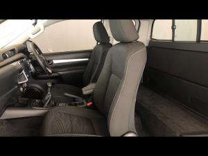 Toyota Hilux 2.4GD-6 Xtra cab Raider manual - Image 11