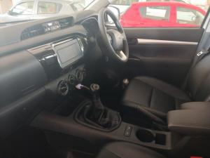 Toyota Hilux 2.4 GD-6 SR 4X4D/C - Image 7