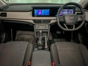 Mahindra XUV700 2.0T AX5 - Image 5