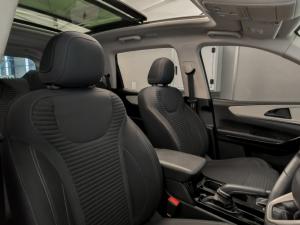 Mahindra XUV700 2.0T AX5 - Image 7