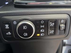 Volkswagen Amarok 2.0TDI double cab Life 4Motion auto - Image 9