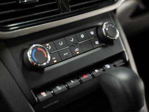 Mahindra XUV700 2.0T AX5 - Image 32