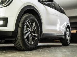 Mahindra XUV700 2.0T AX5 - Image 9