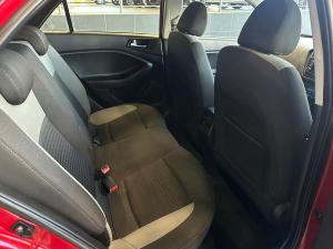 Hyundai i20 1.4 Fluid auto - Image 11