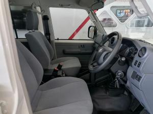 Toyota Land Cruiser 79 2.8GD-6 double cab - Image 14