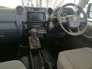 Toyota Land Cruiser 79 2.8GD-6 double cab - Image 17