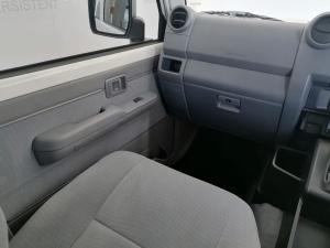 Toyota Land Cruiser 79 2.8GD-6 double cab - Image 21