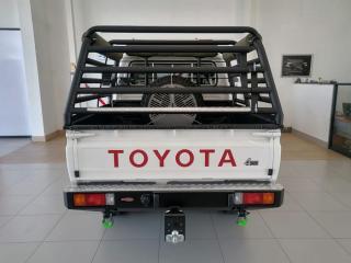 Toyota Land Cruiser 79 2.8GD-6 double cab