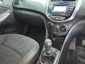 Hyundai Accent sedan 1.6 Motion - Image 13