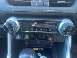 Toyota RAV4 2.0 VX - Image 14