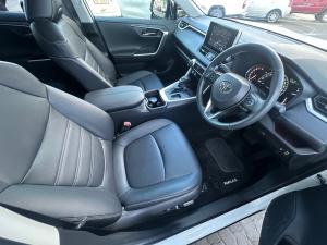 Toyota RAV4 2.0 VX - Image 15