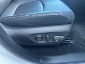 Toyota RAV4 2.0 VX - Image 17