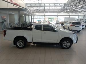 Isuzu D-Max 1.9TD Extended cab LS auto - Image 3