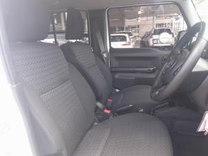Suzuki Jimny 1.5 GLX AllGrip 5-door auto - Image 15