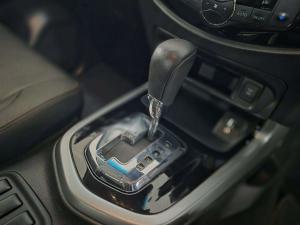 Nissan Navara 2.5DDTI LE/LE Plus automatic D/C - Image 16