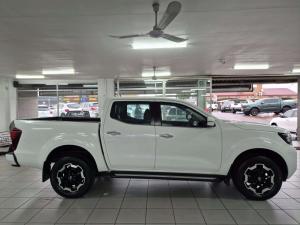 Nissan Navara 2.5DDTI LE/LE Plus automatic D/C - Image 4