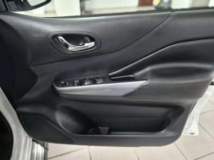 Nissan Navara 2.5DDTI LE/LE Plus automatic D/C - Image 8