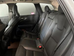 Volvo XC60 B5 AWD Essential - Image 8