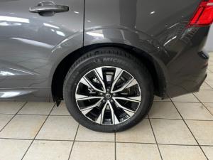 Volvo XC60 B5 AWD Ultimate Dark - Image 4