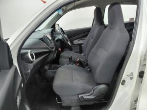 Toyota Vitz 1.0 XR manual - Image 15