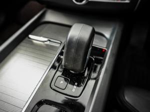 Volvo XC60 B5 AWD Ultimate Dark - Image 17