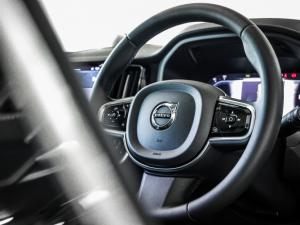 Volvo XC60 B5 AWD Ultimate Dark - Image 5