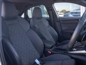 Audi A3 sedan 35TFSI S line - Image 8