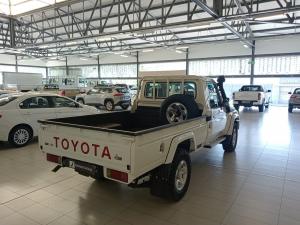 Toyota Land Cruiser 79 4.5D-4D LX V8 single cab - Image 2