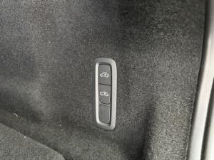 Volvo XC60 B6 AWD Ultimate Dark - Image 12