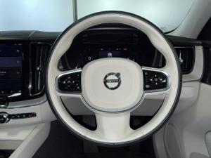 Volvo XC60 B6 AWD Ultimate Dark - Image 18
