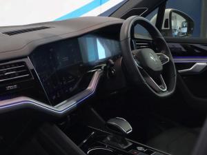 Volkswagen Touareg V6 TDI Executive R-Line - Image 18