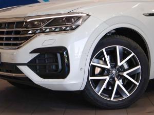 Volkswagen Touareg V6 TDI Executive R-Line - Image 6