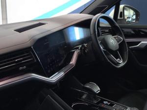 Volkswagen Touareg V6 TDI Executive R-Line - Image 13