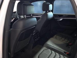 Volkswagen Touareg V6 TDI Executive R-Line - Image 18