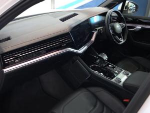 Volkswagen Touareg V6 TDI Executive R-Line - Image 21