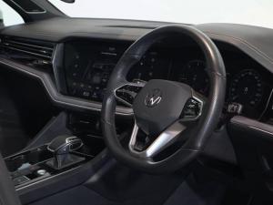 Volkswagen Touareg V6 TDI Executive R-Line - Image 22
