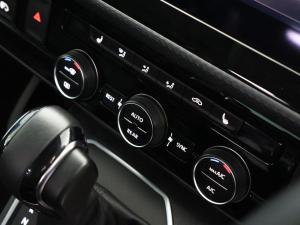 Volkswagen Caravelle 2.0BiTDI Highline 4Motion - Image 25