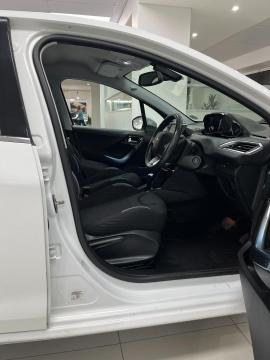 Image Peugeot 208 5-door 1.6 Allure auto