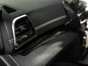 Mahindra XUV 3XO 1.2T AX7L - Image 32