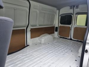 Toyota Quantum 2.8 SLWB panel van - Image 8