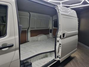 Toyota Quantum 2.8 SLWB panel van - Image 9