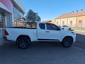 Toyota Hilux 2.4GD-6 Xtra cab Raider auto - Image 3