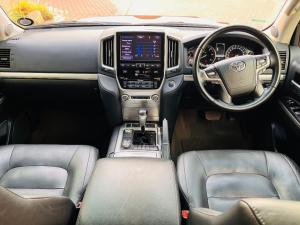 Toyota Land Cruiser 200 4.5D-4D V8 VX-R - Image 6