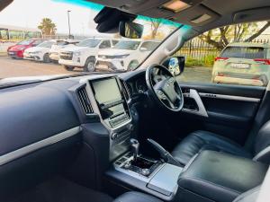 Toyota Land Cruiser 200 4.5D-4D V8 VX-R - Image 7