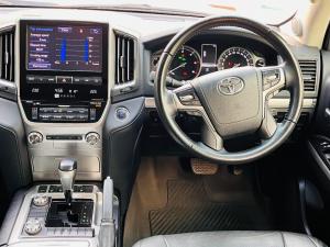 Toyota Land Cruiser 200 4.5D-4D V8 VX-R - Image 8